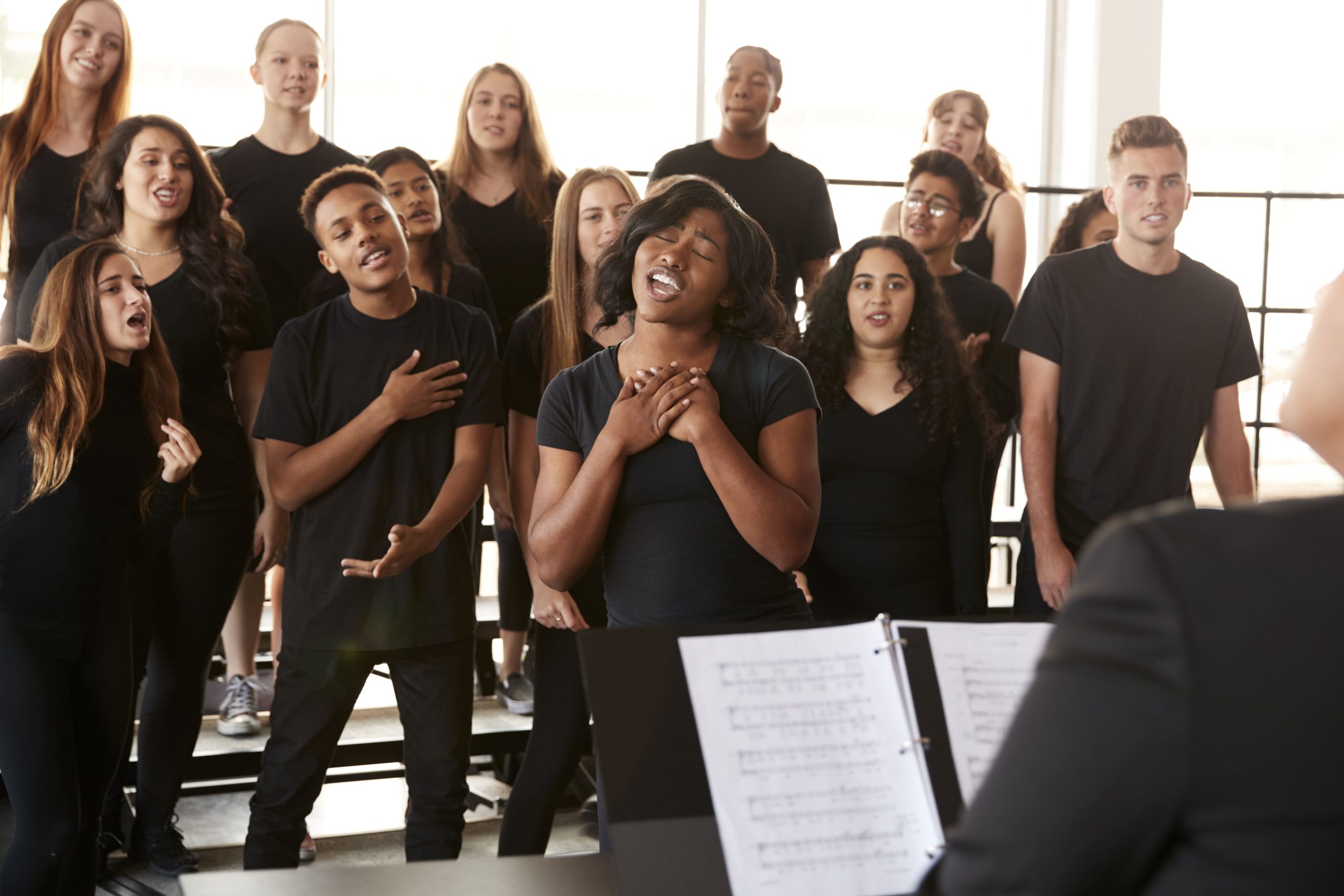 Grupo de alumnos en clase de canto trabajando técnica vocal en Al Compás de la Vaguada